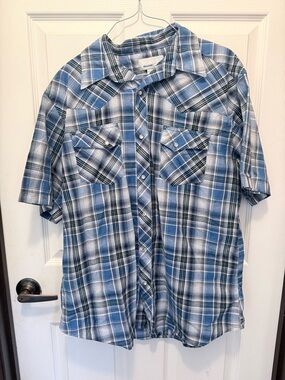 Wrangler Blue and White Plaid Short Sleeve Button-Front Shirt